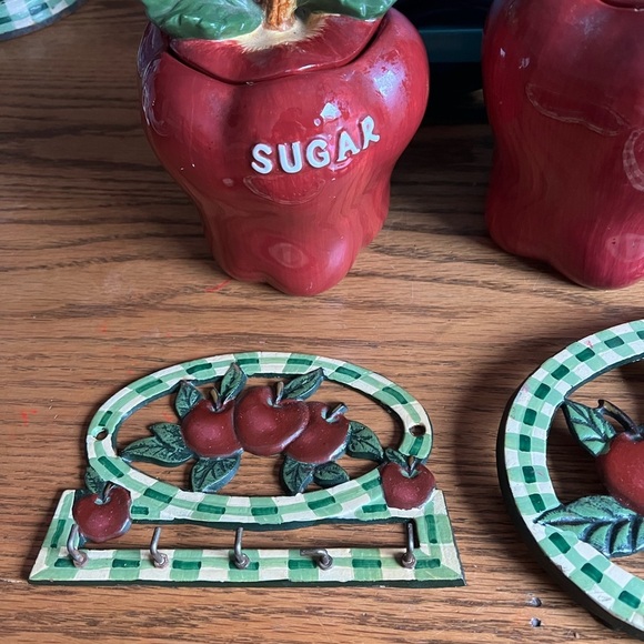 4 pc Apple Canisters and Apple Oval Trivets - Picture 2 of 6